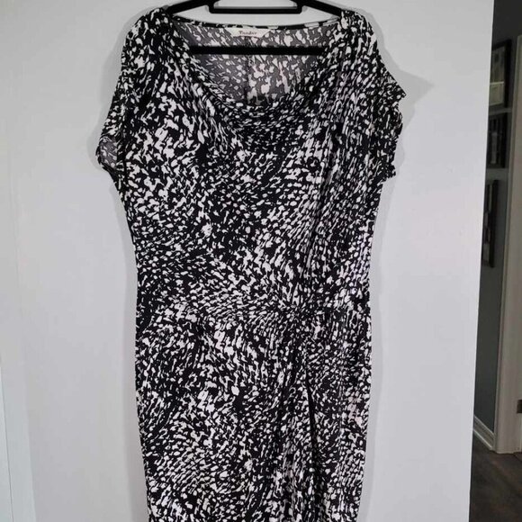 Tanjay cap sleeve black and white mottled pattern dress. EUC - Picture 1 of 8